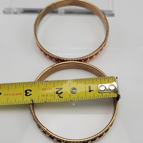 Set of gold tone red and black bracelets. GUC - Picture 8 of 8